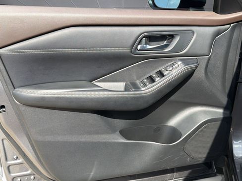 Used 2023 Nissan Rogue SV w/ SV Premium B Package FWD image 14