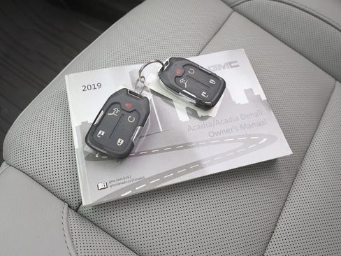 Used 2019 GMC Acadia SLT image 28