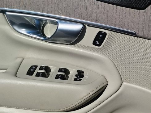 Used 2023 Volvo XC90 B6 Plus w/ Protection Package Premier image 10