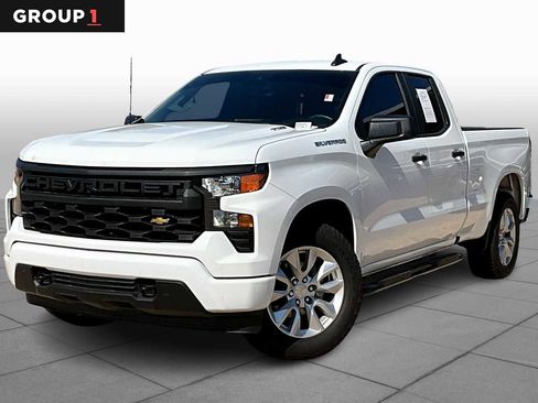 Used 2024 Chevrolet Silverado 1500 Custom image 1