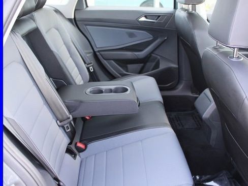 Used 2025 Volkswagen Jetta SE w/ Sunroof Package image 20