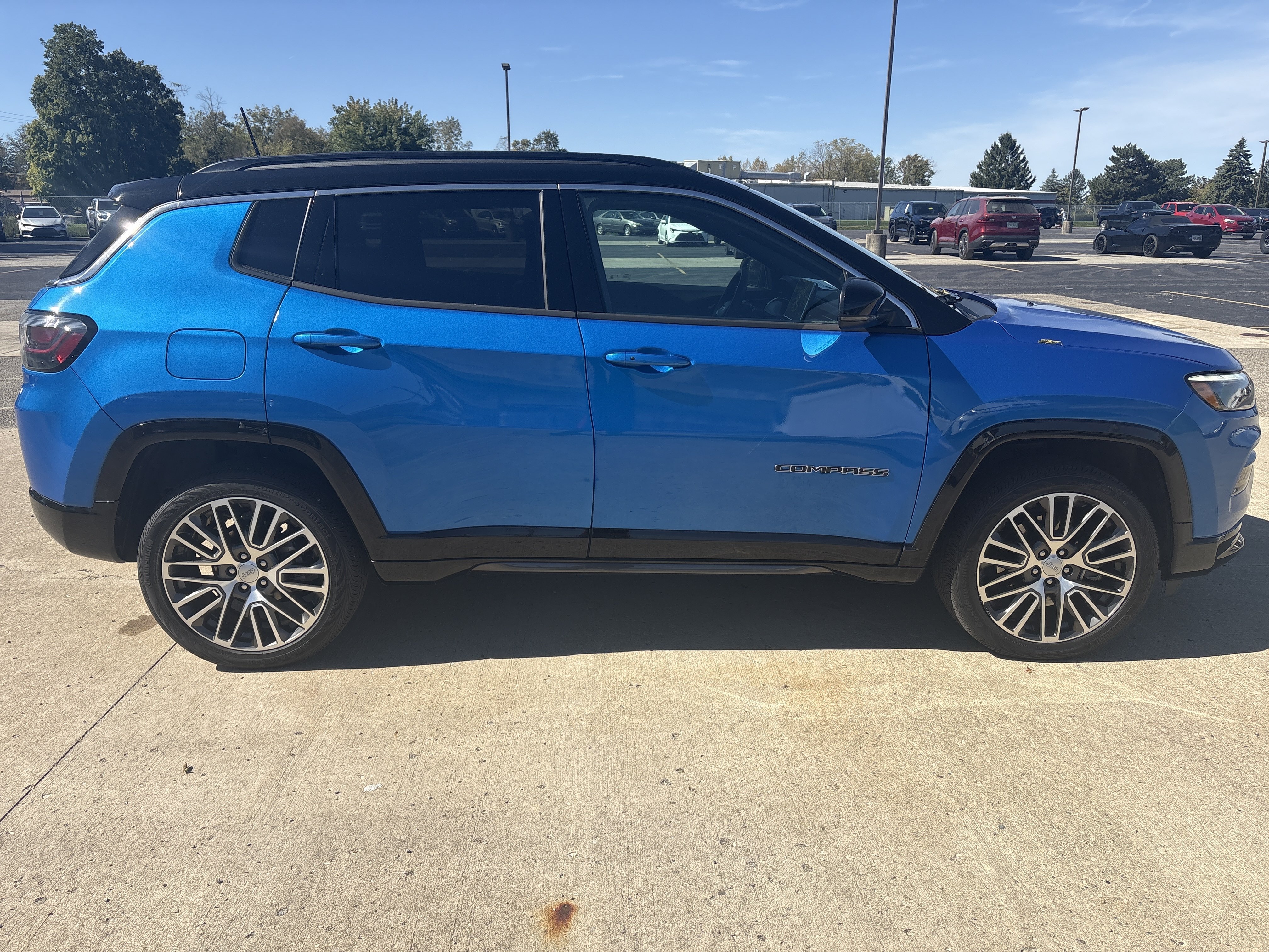 Used 2024 Jeep Compass Limited w/ Elite Group AWD/4WD image 3