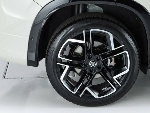 New 2026 Volkswagen Tiguan SEL R-Line AWD/4WD image 13
