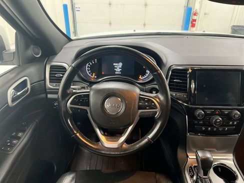 Used 2022 Jeep Grand Cherokee Laredo X AWD/4WD image 11