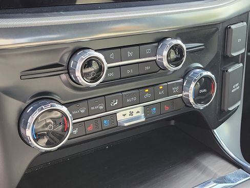 Used 2024 Ford F150 Lariat w/ FX4 Off-Road Package image 26