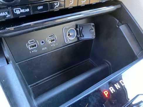 Used 2023 Jeep Grand Cherokee Limited image 36