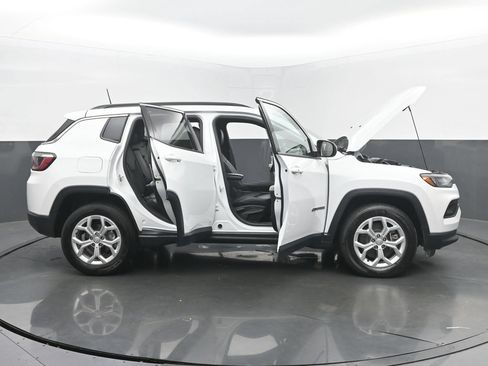 Used 2024 Jeep Compass Latitude AWD/4WD image 59