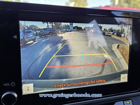 Used 2025 Toyota Camry SE image 16