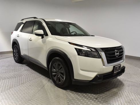 Used 2023 Nissan Pathfinder SV image 7