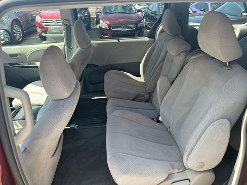 Used 2014 Toyota Sienna LE image 11