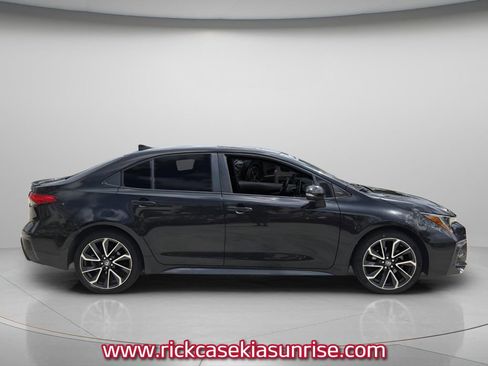 Used 2020 Toyota Corolla XSE FWD image 4