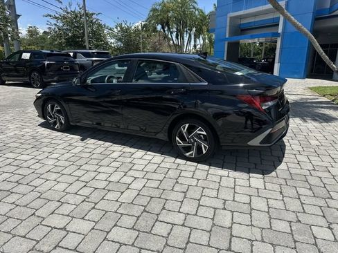 Used 2025 Hyundai Elantra SEL FWD image 31