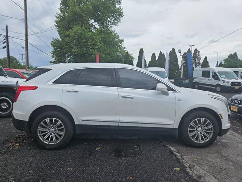 Used 2017 Cadillac XT5 Luxury w/ Driver Awareness Package AWD/4WD image 6
