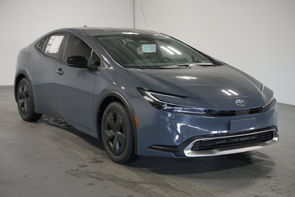New 2027 Toyota Prius Plug-In Hybrid FWD image 3