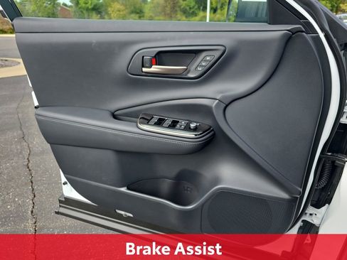 Certified 2025 Toyota Crown Platinum image 33