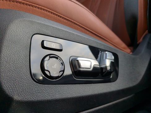 Used 2025 BMW X5 xDrive50e w/ M Sport Package AWD/4WD image 28
