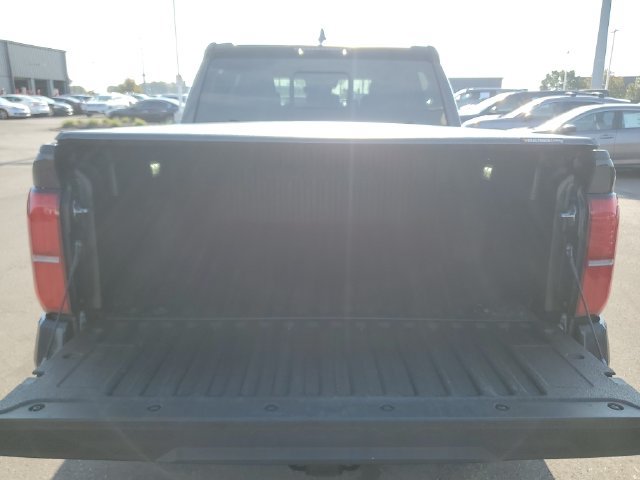 Used 2024 Toyota Tacoma SR5 AWD/4WD image 8