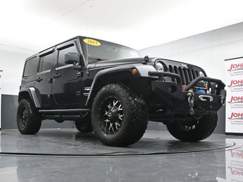 Used 2013 Jeep Wrangler Unlimited Sahara w/ Connectivity Group AWD/4WD image 29