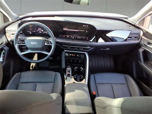 Used 2025 Audi Q5 Premium w/ Convenience Package image 9