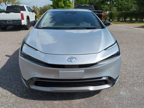 Used 2025 Toyota Prius XLE FWD image 9