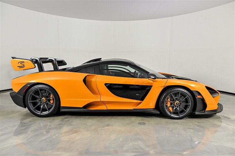 Used 2019 McLaren Senna RWD image 17