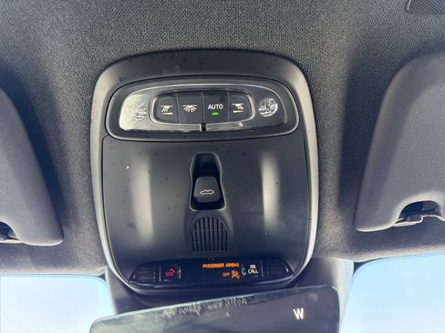 Used 2021 Volvo XC40 T5 R-Design w/ Climate Package image 17