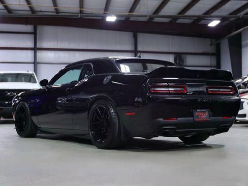 Used 2016 Dodge Challenger R/T image 21