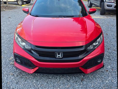 Used 2018 Honda Civic Sport image 2