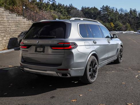 Used 2024 BMW X7 xDrive40i w/ Premium Package image 5