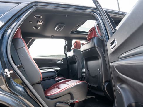 Used 2018 Dodge Durango SRT w/ Technology Group AWD/4WD image 19