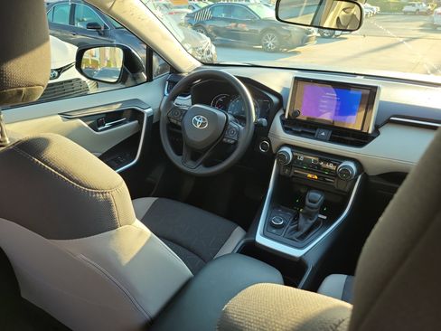 Used 2025 Toyota RAV4 XLE w/ Convenience Package image 14
