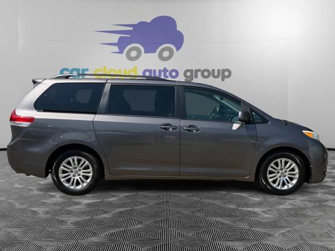 Used 2011 Toyota Sienna XLE w/ Entertainment Pkg FWD image 6