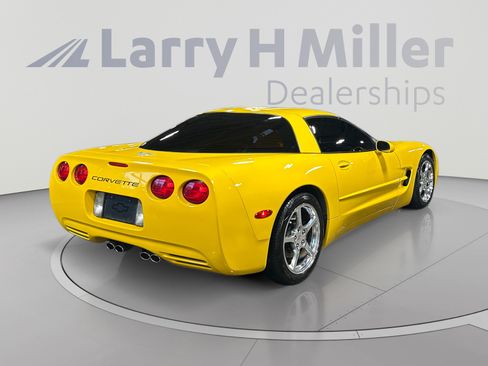 Used 2003 Chevrolet Corvette Coupe w/ Preferred Equipment Group RWD image 5