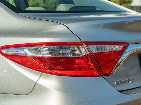 Used 2016 Toyota Camry XLE w/ Moonroof Package FWD image 7