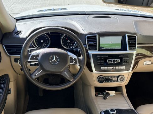 Used 2014 Mercedes-Benz GL 450 4MATIC image 21