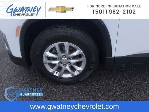 Used 2023 Chevrolet Traverse LS image 9