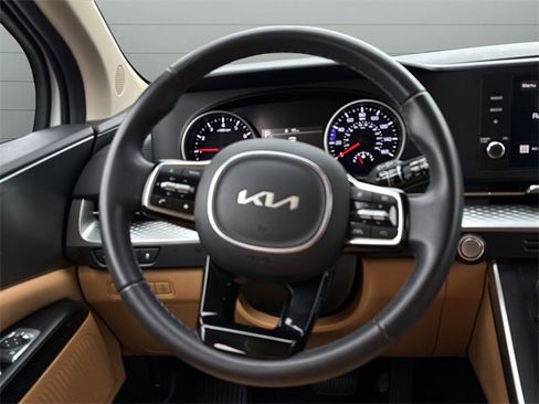 Used 2024 Kia Carnival LX image 24