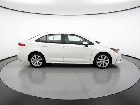Used 2025 Toyota Corolla LE FWD image 11