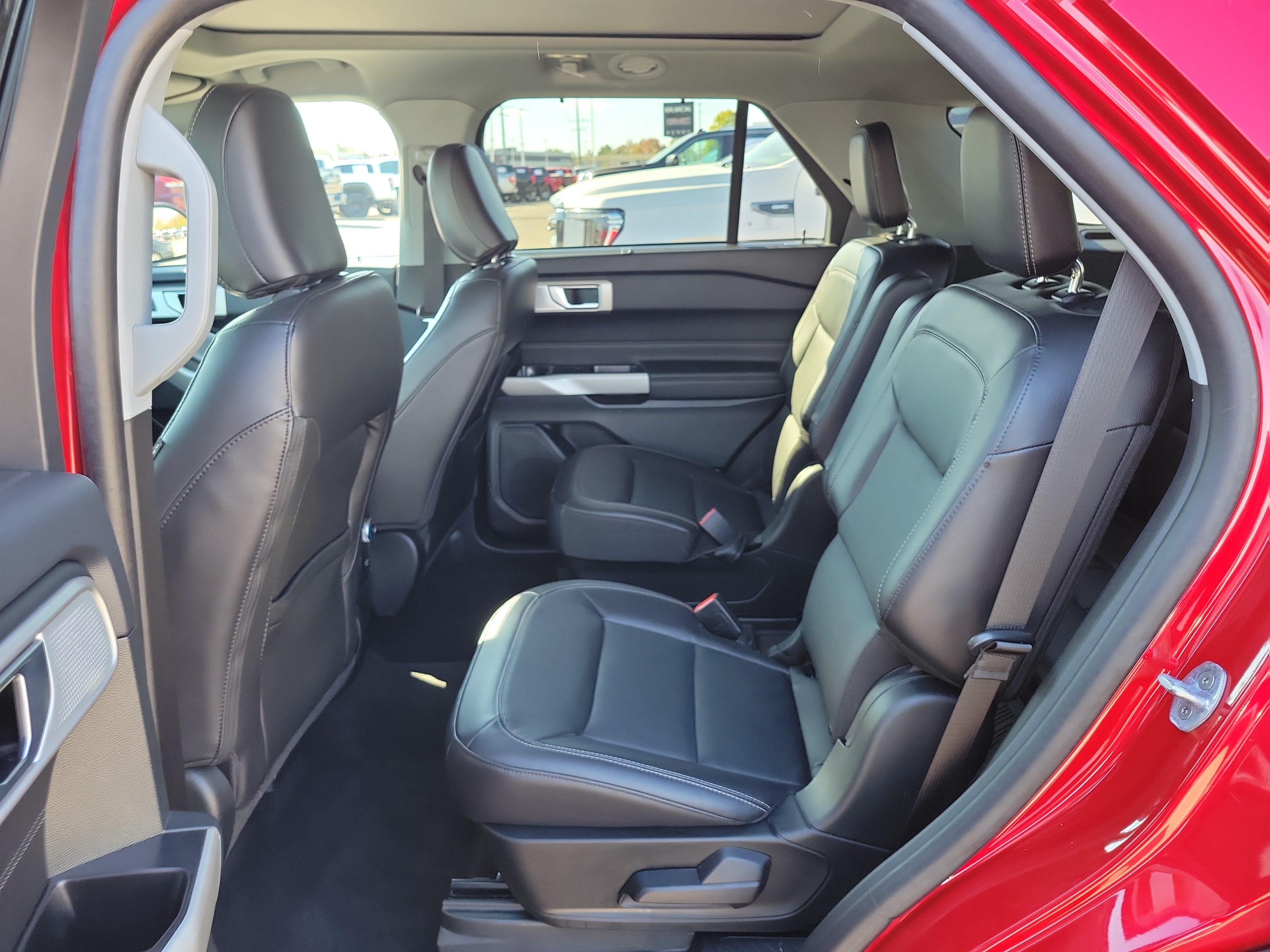 Used 2023 Ford Explorer Limited w/ Limited Technology Package AWD/4WD image 12