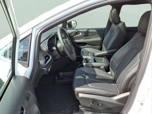 New 2026 Chrysler Pacifica Select AWD/4WD image 20