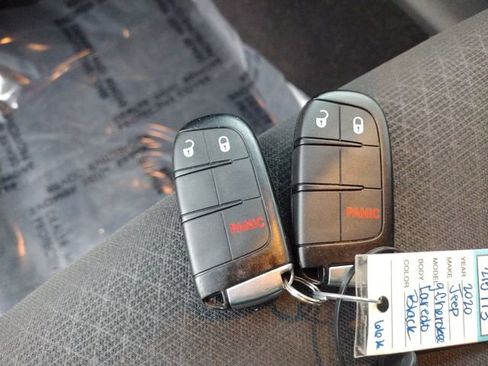 Used 2020 Jeep Grand Cherokee Laredo image 43