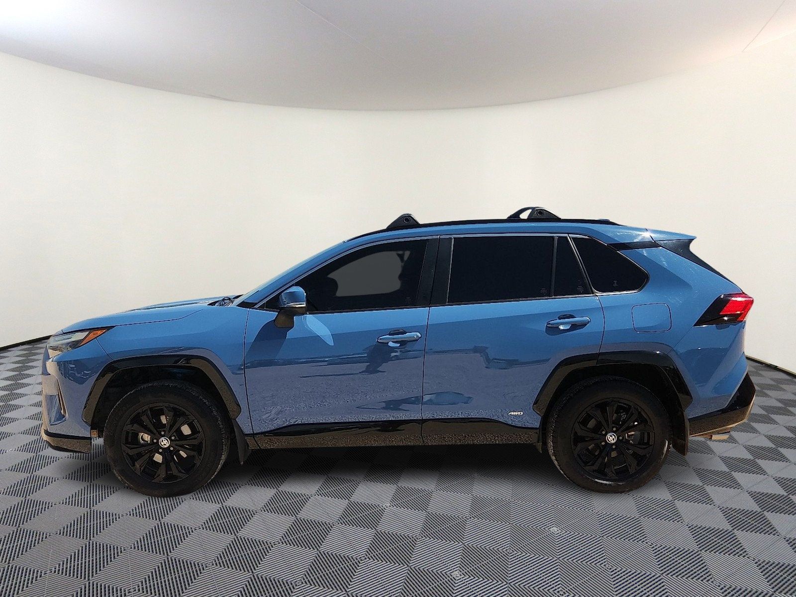 Used 2023 Toyota RAV4 SE AWD/4WD image 2