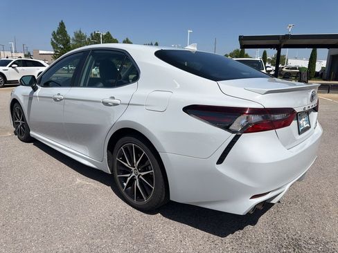 Used 2023 Toyota Camry SE FWD image 3