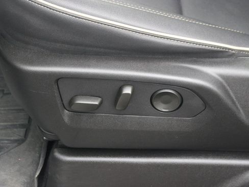 Used 2023 GMC Yukon SLT w/ SLT Premium Package image 19