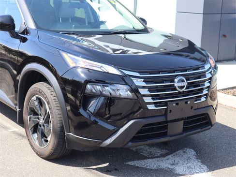 Certified 2025 Nissan Rogue SV image 4