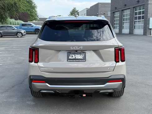 Used 2025 Kia Sorento EX AWD/4WD image 10