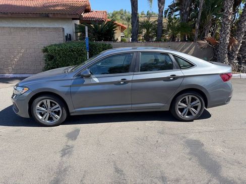 Used 2024 Volkswagen Jetta SE FWD image 8