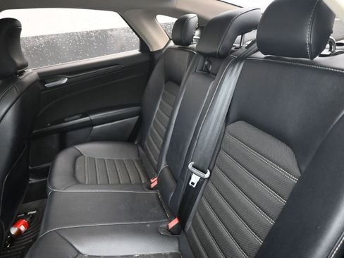 Used 2018 Ford Fusion SE w/ Equipment Group 201A image 18