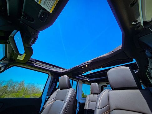 New 2026 Jeep Wrangler Unlimited Sahara AWD/4WD image 13