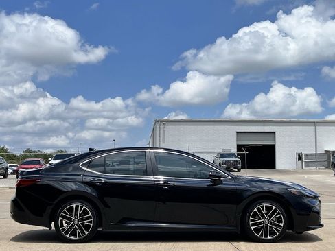 Used 2025 Toyota Camry XLE FWD image 3